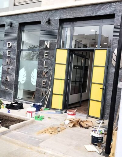 Clínica dental Nelken entrada fuera